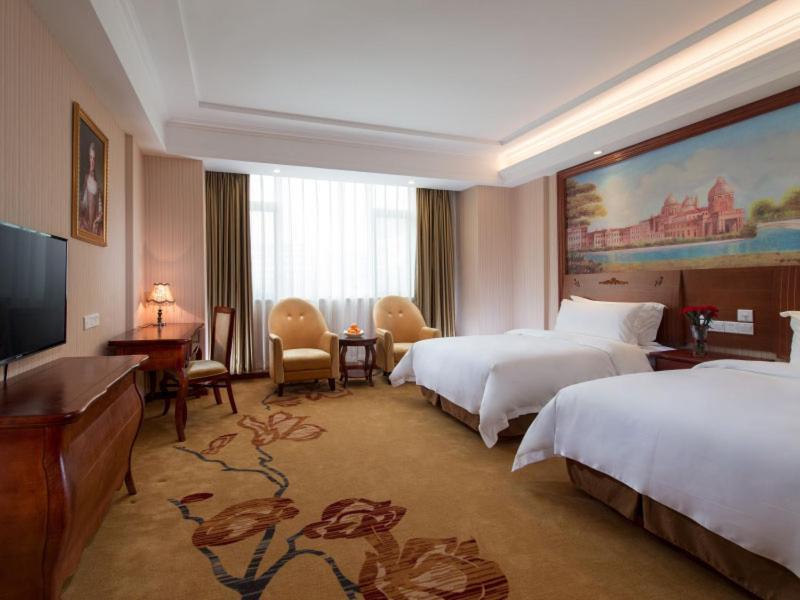 Vienna Hotel Puning South Huancheng Road High-Speed Train Station Екстер'єр фото