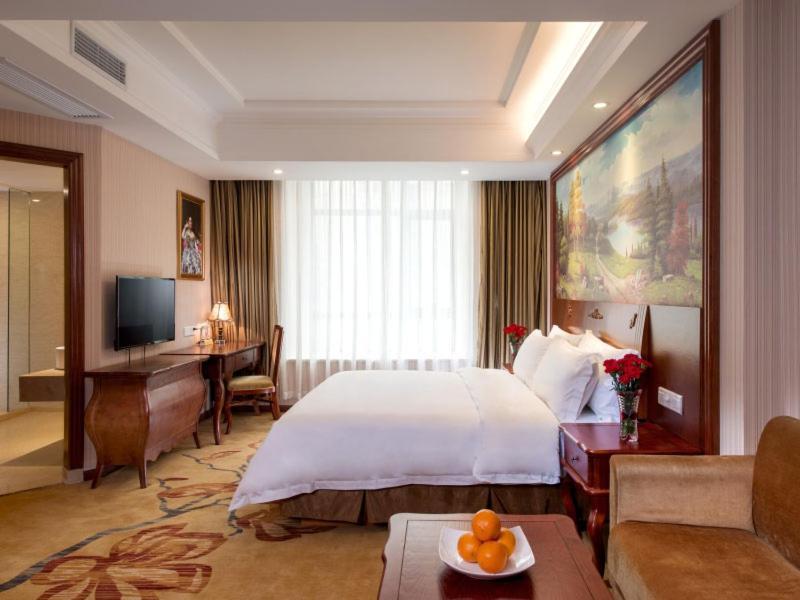 Vienna Hotel Puning South Huancheng Road High-Speed Train Station Екстер'єр фото