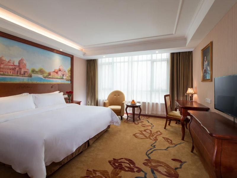 Vienna Hotel Puning South Huancheng Road High-Speed Train Station Екстер'єр фото